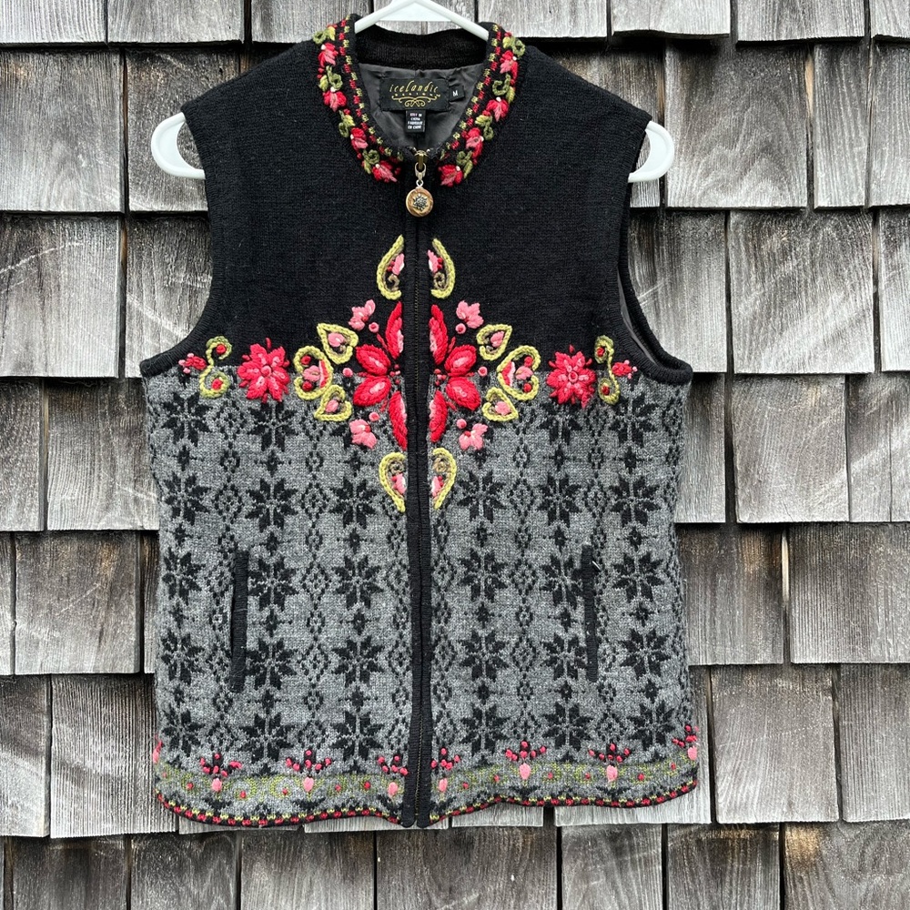 Icelandic embroidered knit vest size medium